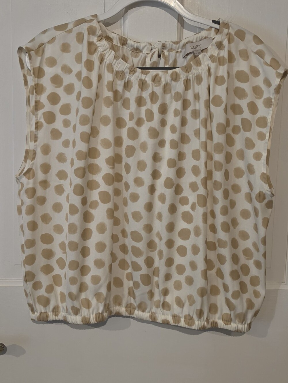 NWOT LOFT Beige Polka Dot Sleeveless Bubble Hem Blouse XL